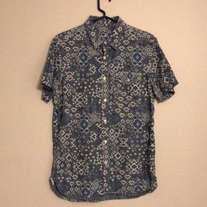 GAP men's short sleeved shirt.